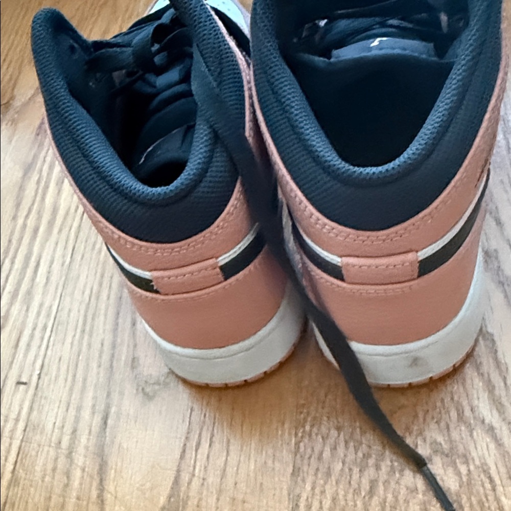 Nike Air Jordan women’s 7.5-8 Sneakers in Pink and Black 6Y youth - Picture 8 of 8